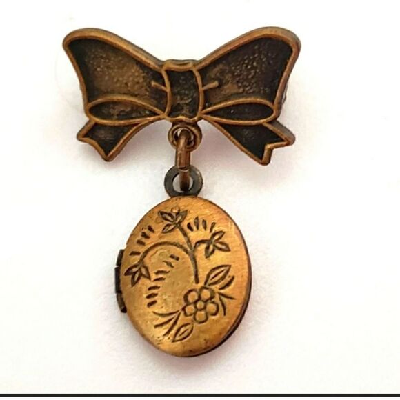 VINTAGE 1960s Miniature Brass Pin Brooch Locket Collectible - Picture 1 of 6